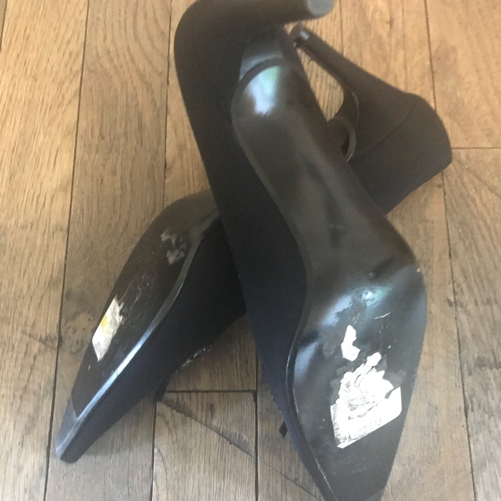 Stuart Weitzman - Picture 5 of 6